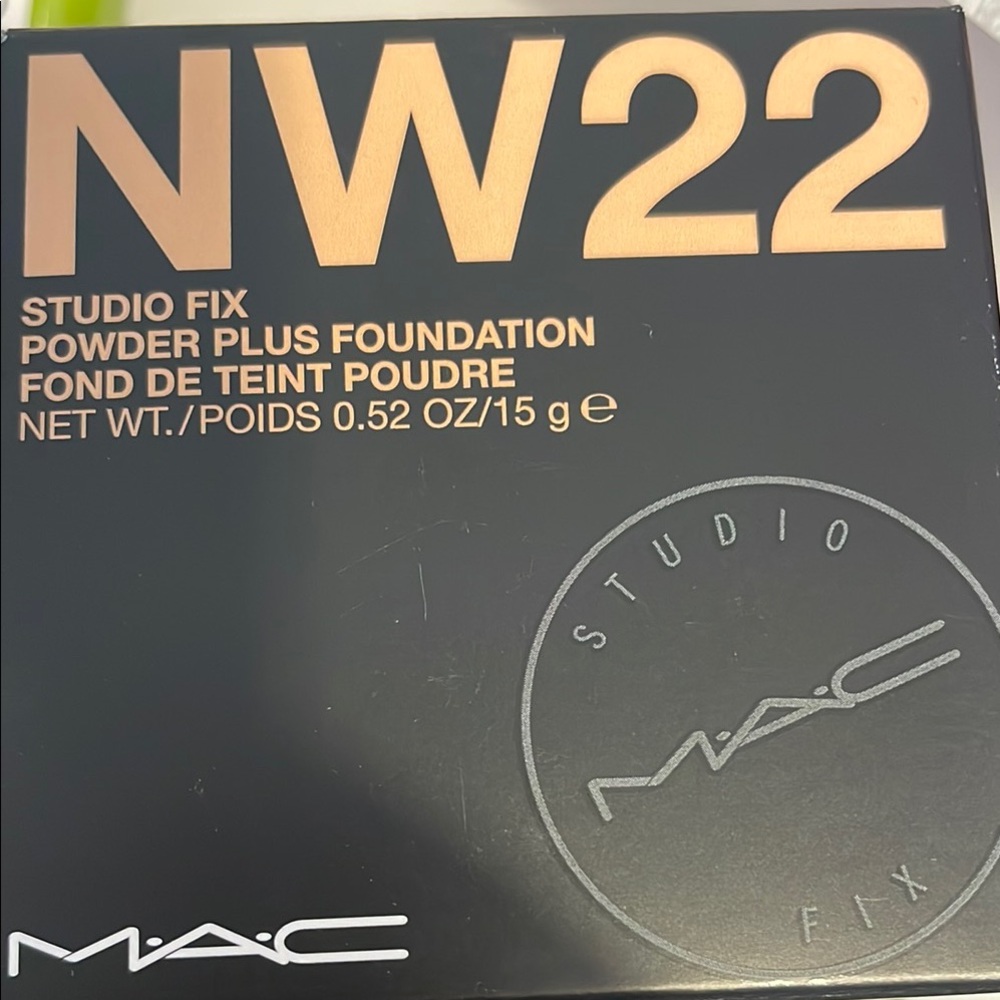 Original MAC Studio Fix Powder Plus Foundation NW22